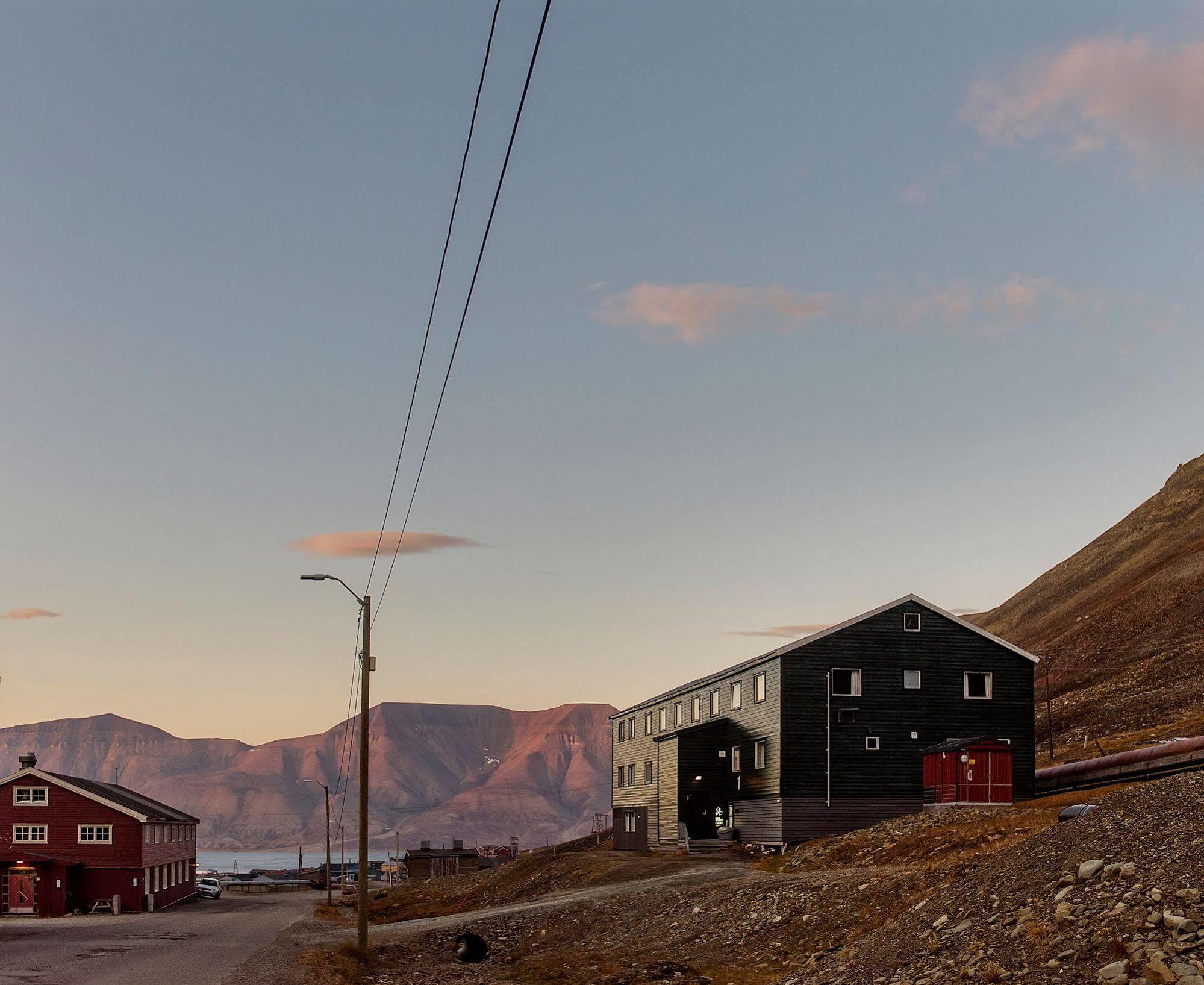 Coal Miners' Cabins Лонгйир Экстерьер фото